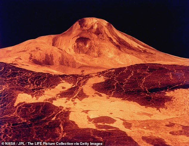 Scientists Detect Gas In The Clouds Of Planet Venus 2
