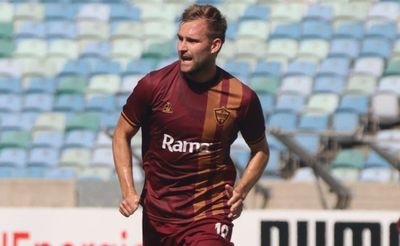 Pirates Hook Kiwi De Jong