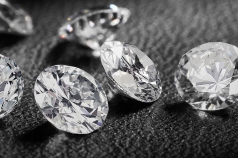 Man Gets Saved By The Police In A Fake Diamond Scam 1