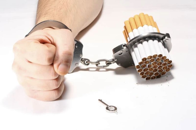You Could Now Face 5 Years In Jail For Smoking In Public! 1