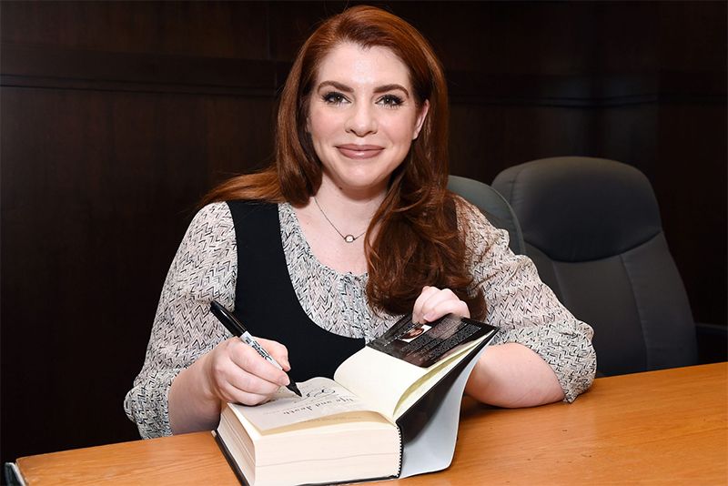 Twilight Author Stephanie Meyer On A Mission To Write Two New Twilight Books 1