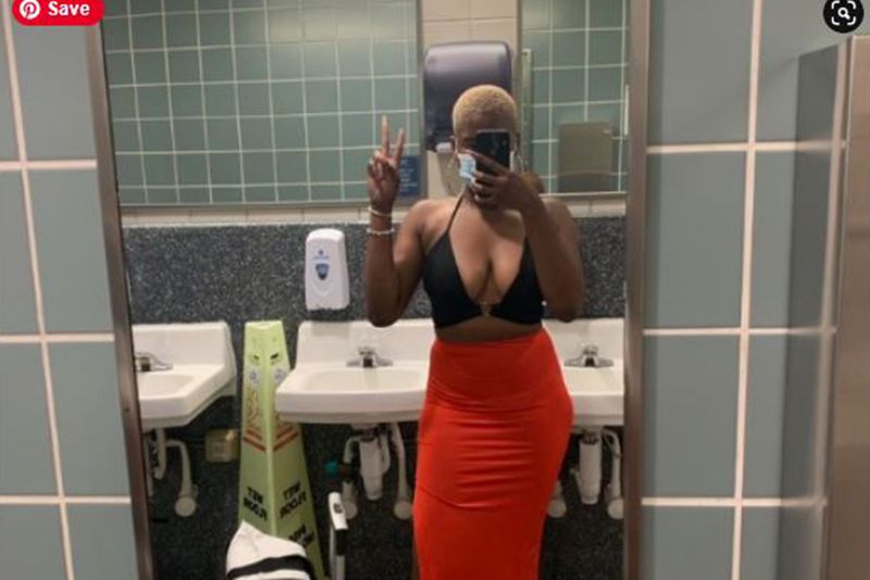 Airline Wouldn’t Let Women Fly Because Of Her Halter Top 1