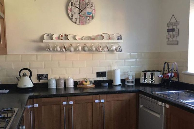 Woman Transforms Her Kitchen For £66 – after quotes for £5k – By Using Tile Hack Trick 1