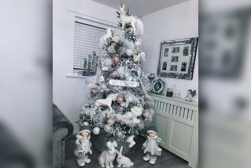 People With Over Decorated And Tacky Christmas Trees Get Utterly Rinsed On Social Media 1