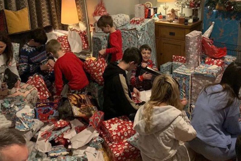Biggest British Family Starts Epic £5,000 Christmas Present Wrapping For 24 1