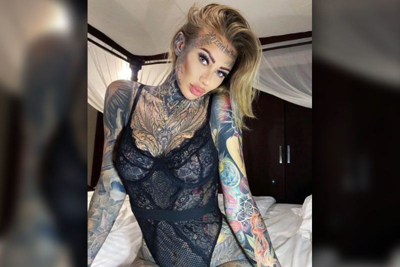 Britain Most Tattooed Woman Shows Off How She Looks When They're Covered Up 1