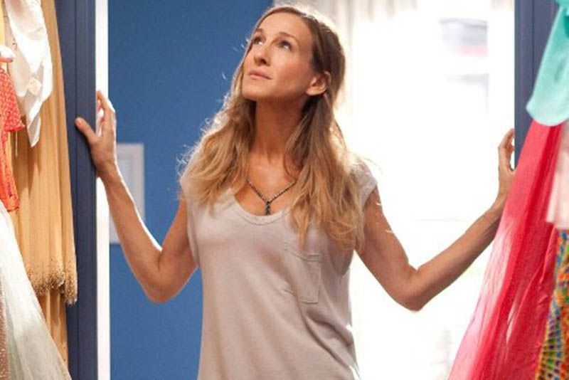 Sarah Jessica Parker Visits Carrie Bradshaw's Apartment Before New Production Of SATC series 1
