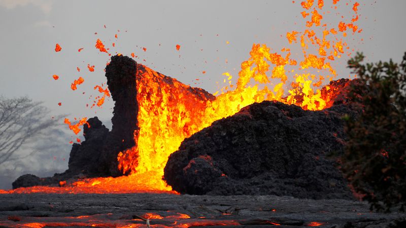 World’s Largest Active Volcano Erupts 1