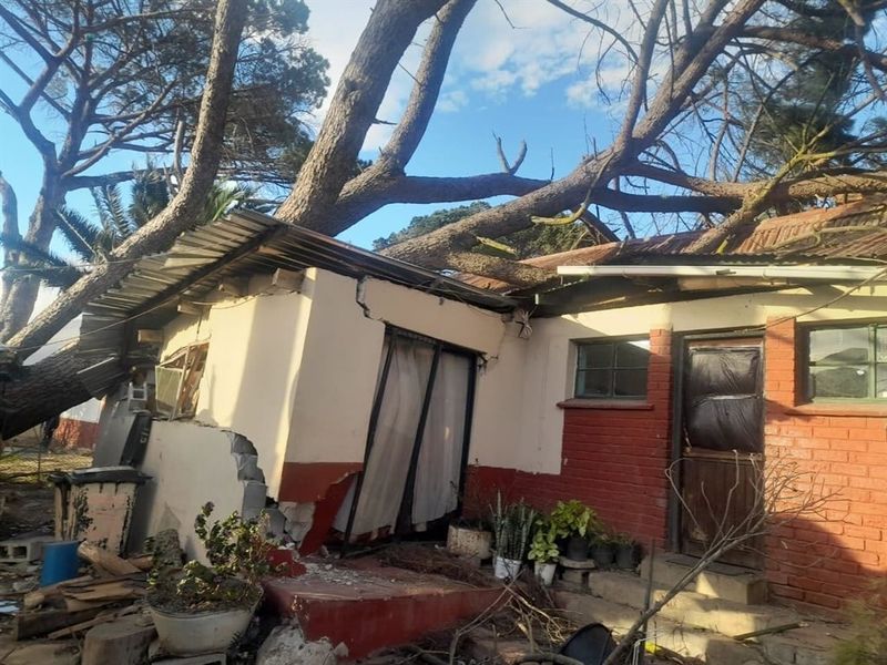 Wind Causes Chaos In Cape Town 1