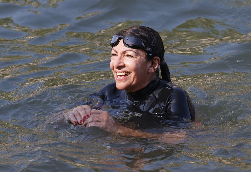 Paris Mayor Swims In Seine As Proof It’s Ready 1